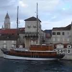 Z&e * Trogir