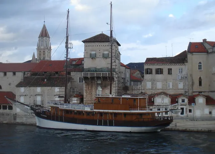 Z&e * Trogir